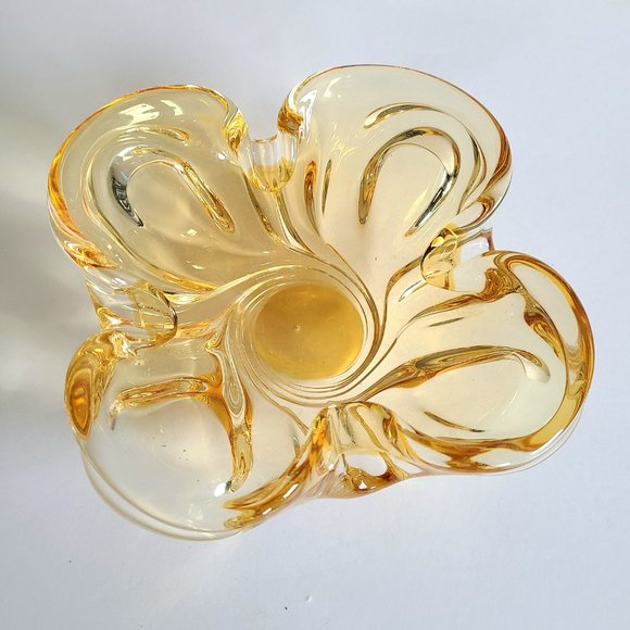 Chalet Canada Amber Yellow Art Glass Flower Organic Shape Bowl. - Picture 7 of 9